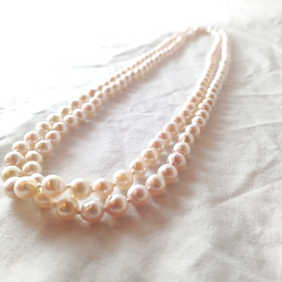 Long well Matched Cultured Pearl Necklace - Picture 4 of 5